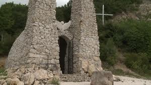 Hol volt a Pálosok első, Szentkereszt kolostora?